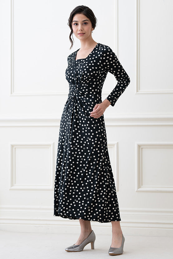 Long Length: Monotone Kay Me Rose Dot Long V-Drape Dress