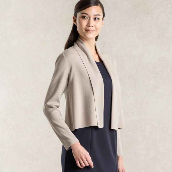 気軽に羽織れるきちんと感