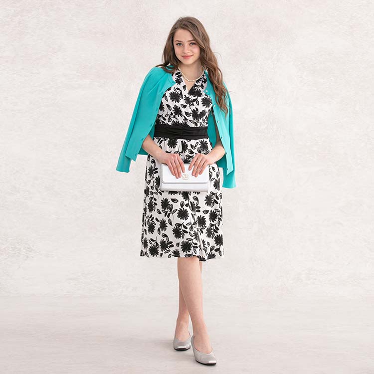 Turquoise blue creates an elegant contrast