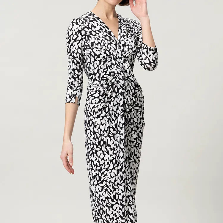 High Waist Design for a Lengthening Silhouette