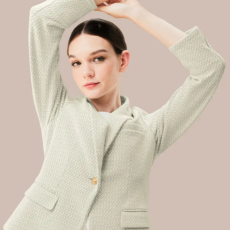 New design! Stays beautiful regardless of movement