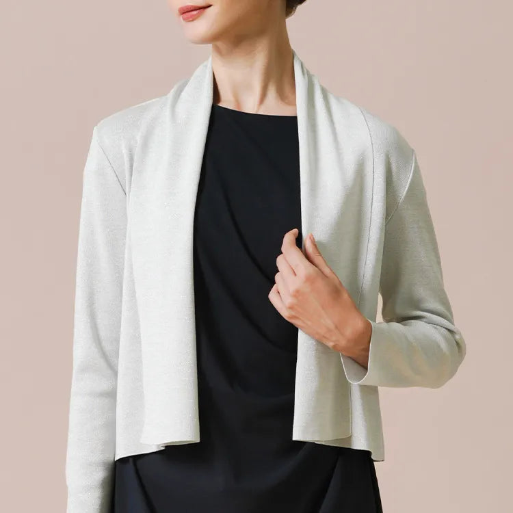 A must-have item for a neat look that gives your outfit a sharp and three-dimensional finish
