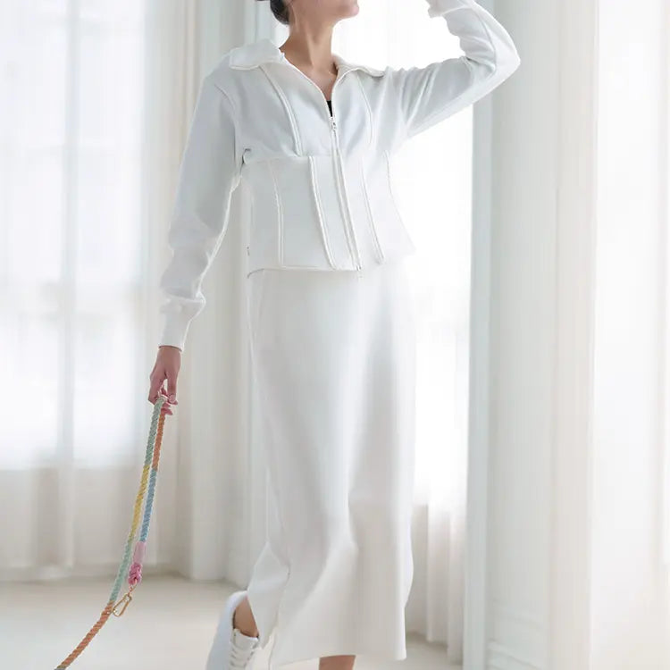 Stylish everyday wear with remarkable leg-lengthening effect