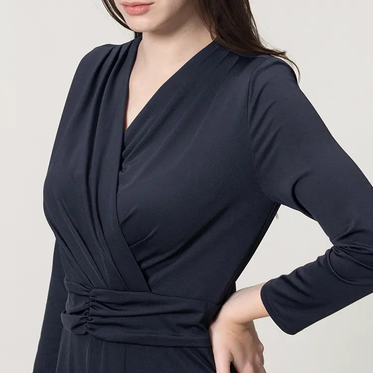 An Elegant Presence with Striking Sheen and Color
