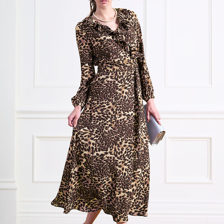 The perfect dress material: Stretch chiffon for all-day comfort on the stomach and shoulders.