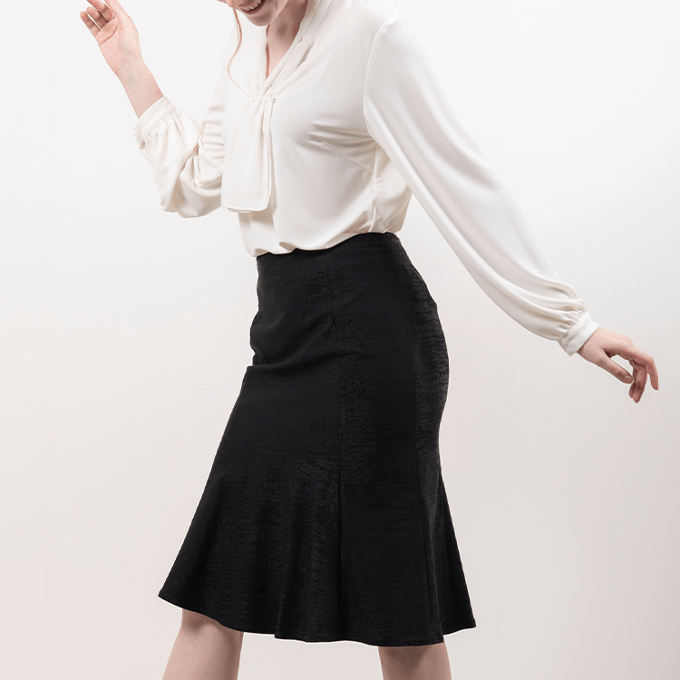 It's knee-length so you can wear it with peace of mind.