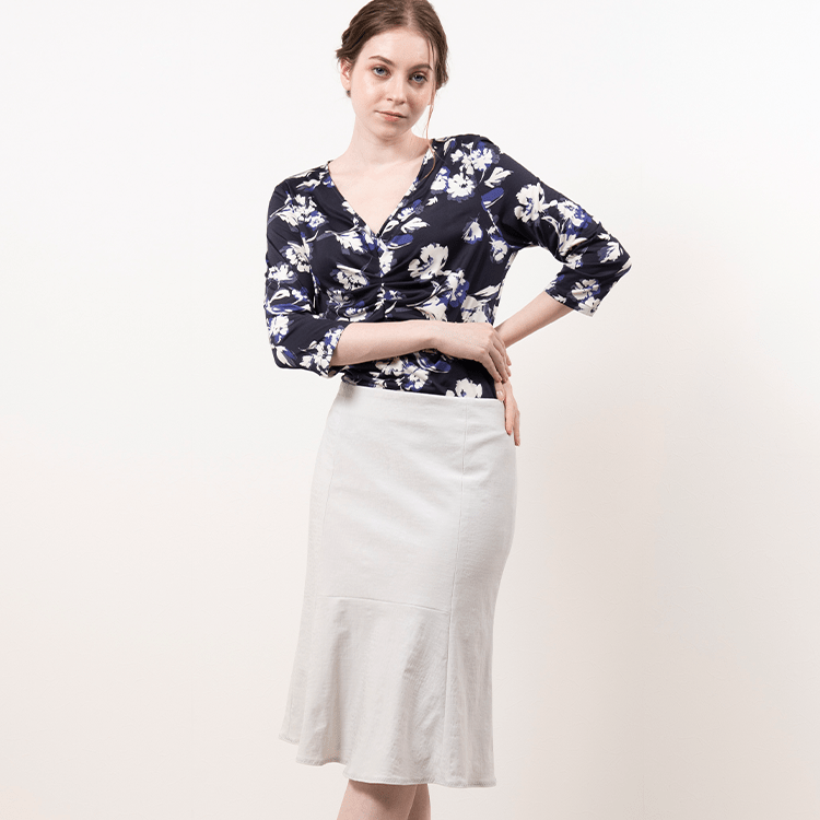 It's knee-length so you can wear it with peace of mind.