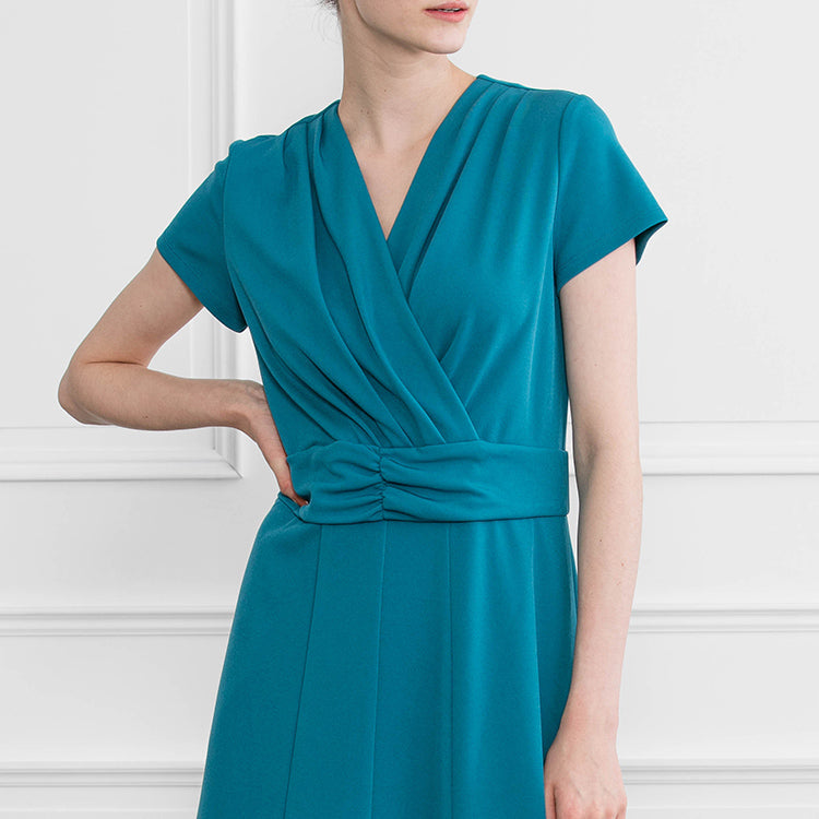 A charming, feminine cache-coeur