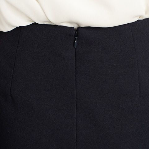 Beltless, no tightening at the waist