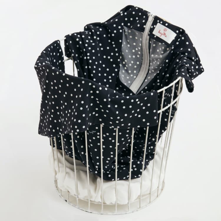 Even if you sweat, you can wash it in your home washing machine to keep it looking nice.