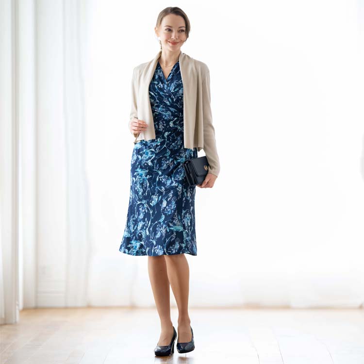 A short cardigan that will enhance your style