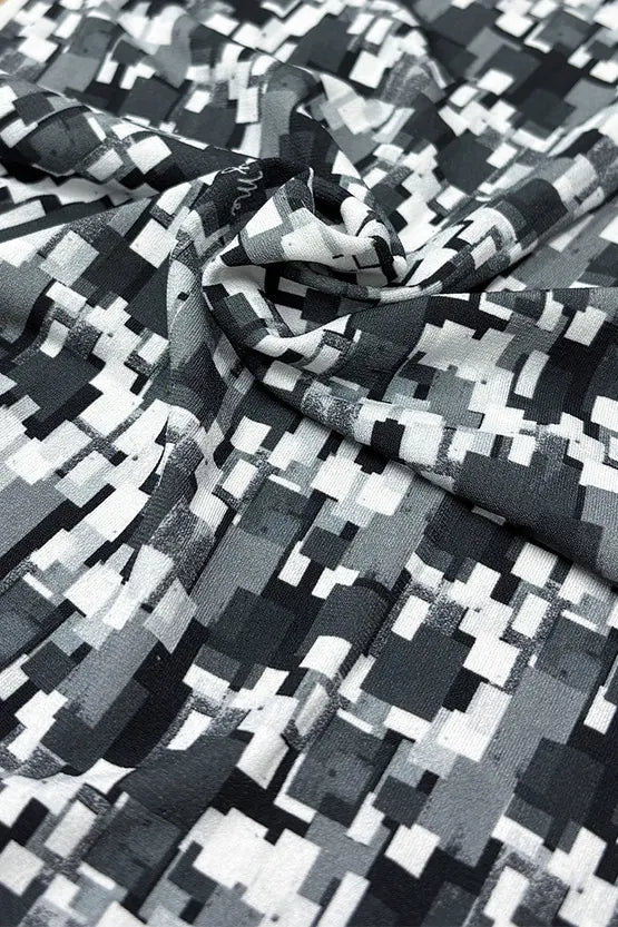 Enchanting monochrome that shines with a gradient of 26 colors