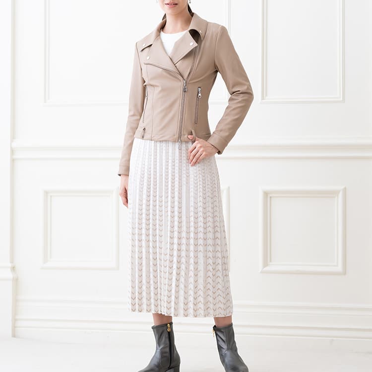 Feminine and Compact<br>Silhouette