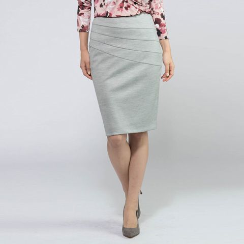 A slimming silhouette that accentuates the beauty of your body