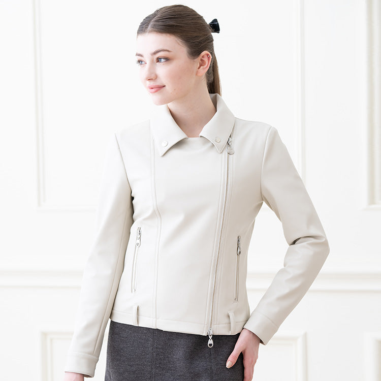 Feminine, compact silhouette