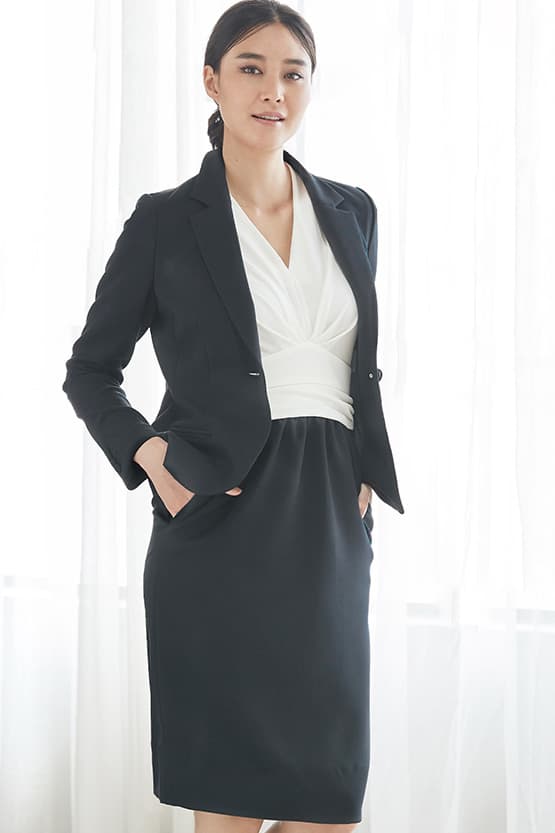 All-Season Material: White X Dark Navy Docking Shell Dress