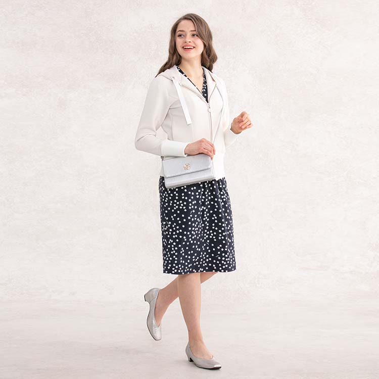Don't forget elegance<br>Luxurious casual for adults