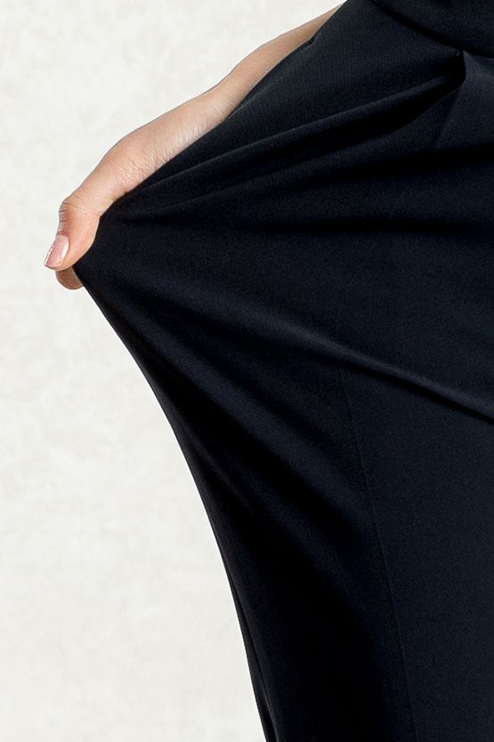 Suit Friendly: Navy Tucked Pants