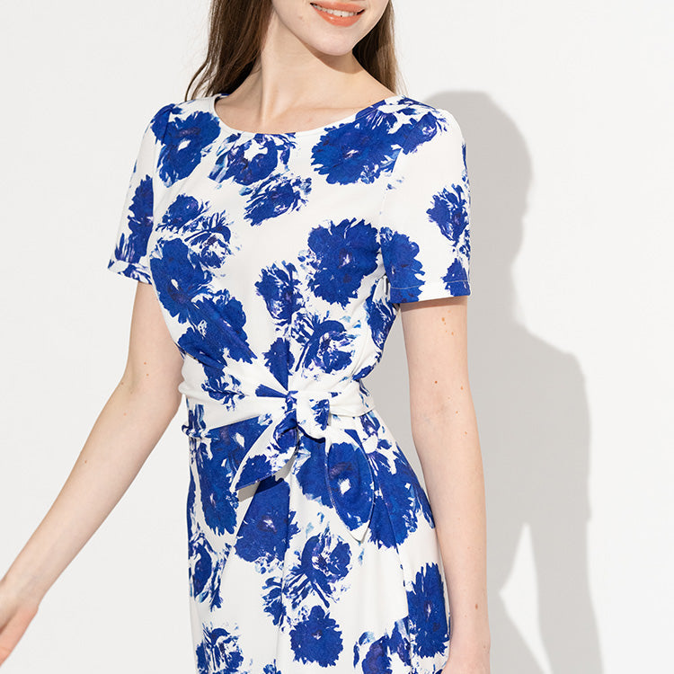 Asymmetrical drape<br> Covers your body shape