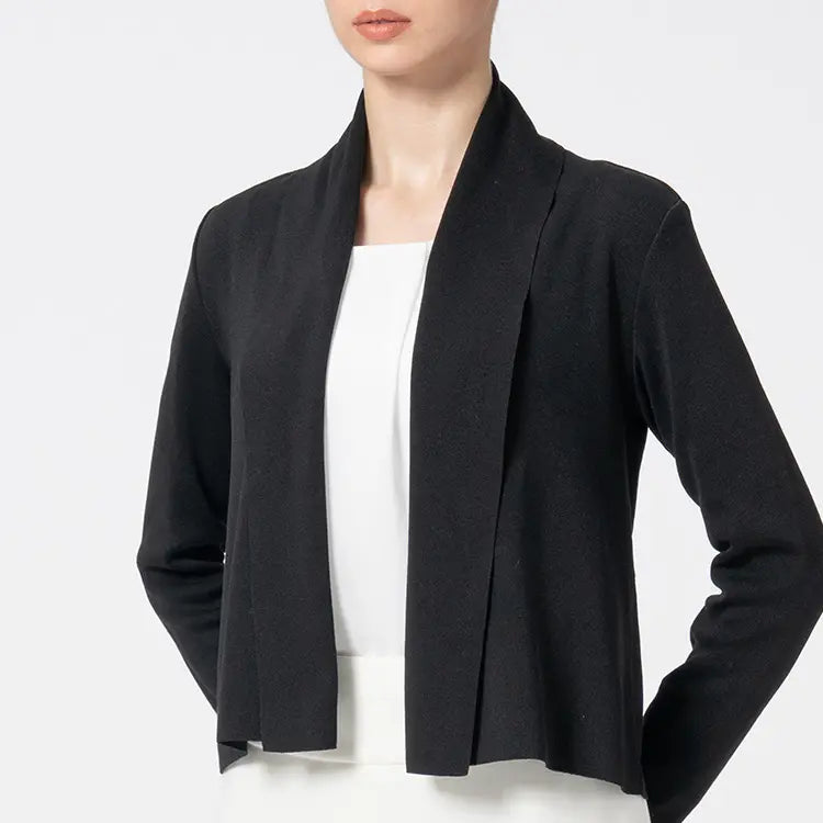 A lined collar that keeps your look polished, effortlessly