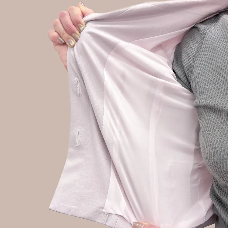 From lining to thread, every element stretches with you. Experience freedom of movement and exceptional comfort in this sophisticated design that helps alleviate shoulder tension.