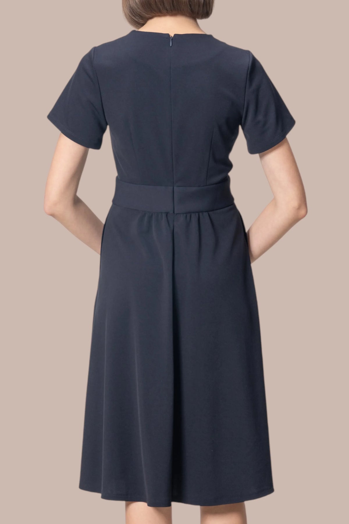 Strong twist stretch, cool to the touch: Marilyn dress