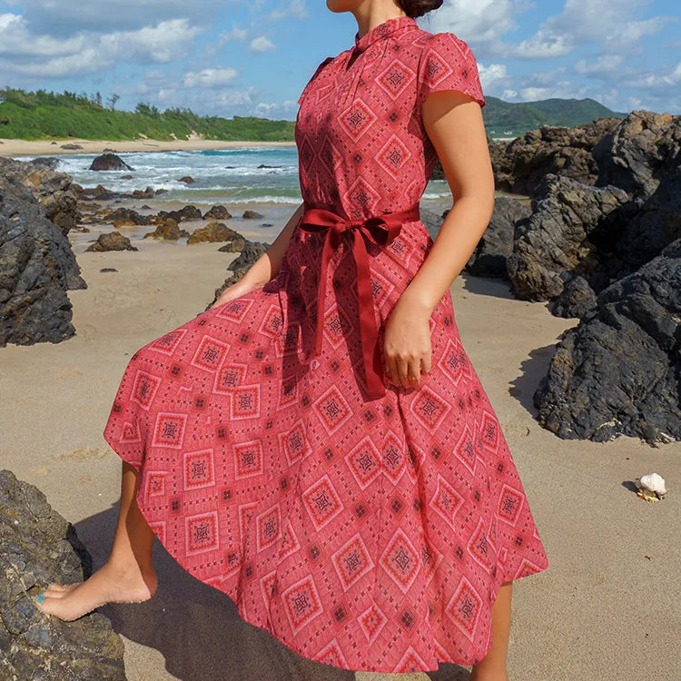 Elegant semi-mermaid dress with a distinctive twisted neckline