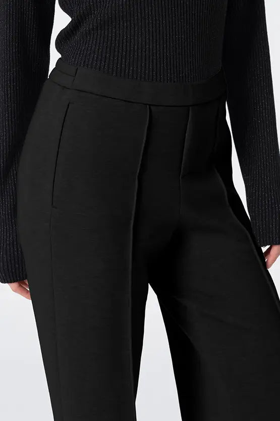 Marshmallow Tech: Straight Wide-Leg Pants