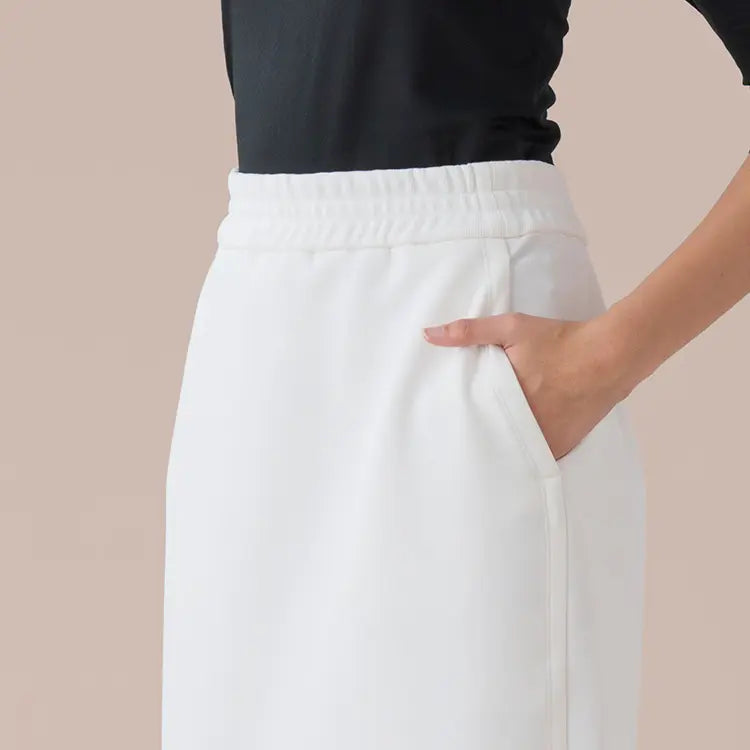 Features comfortable stretch rib material