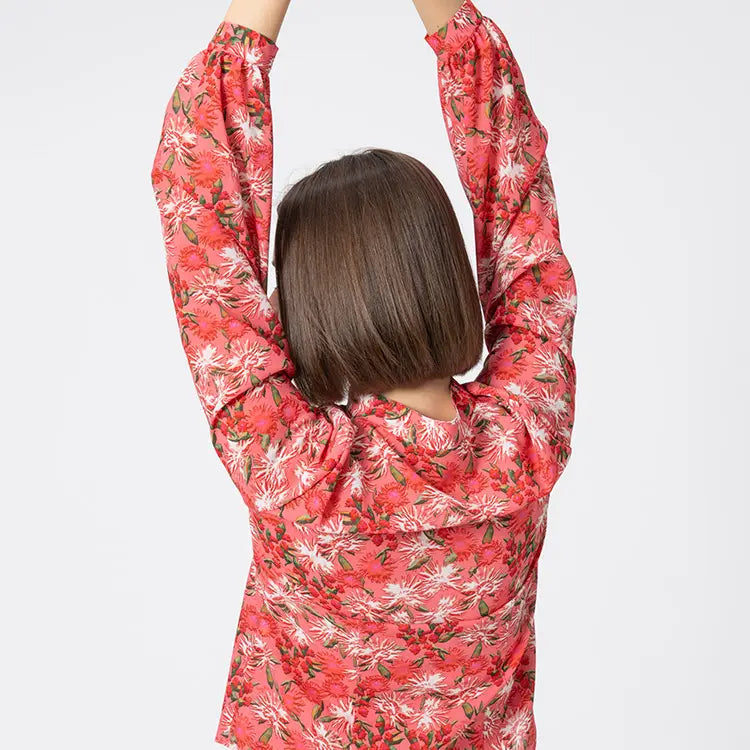 Stretches and returns to shape, for lasting beauty and shoulder comfort