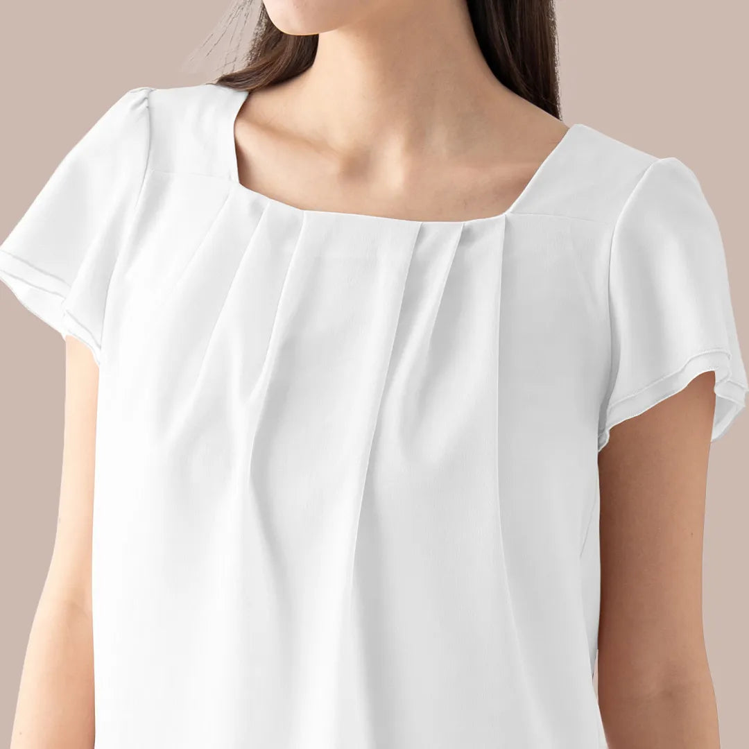 Square neck for a slimmer face and a neat look