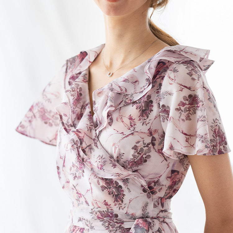 Gorgeous and slimming effect<br>Luxurious ruffle color