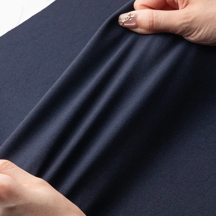 Stretches and returns to shape—beautiful and comfortable on the shoulders