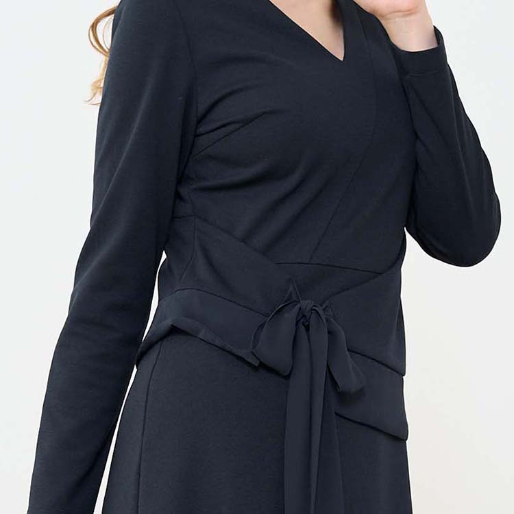 Adjustable ribbon for a slimming effect!
