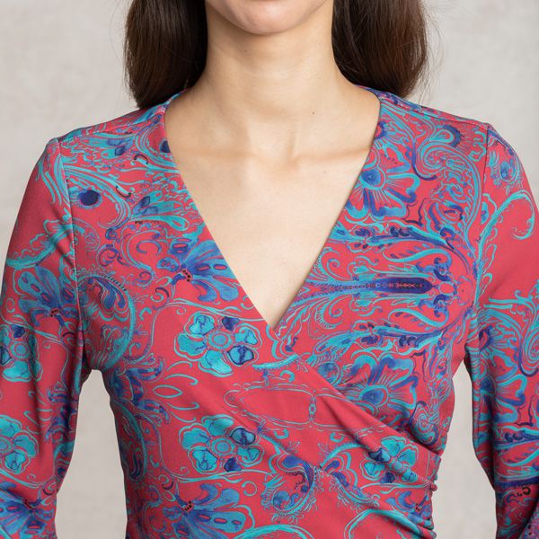 Feminine Neckline