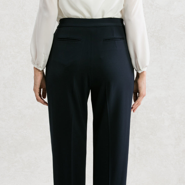 Flattering details