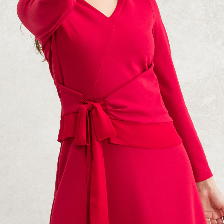 Adjustable ribbon for a slimming effect!