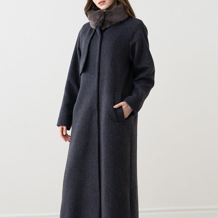 Even when wearing a suit, there is ample room around the shoulders and arms.