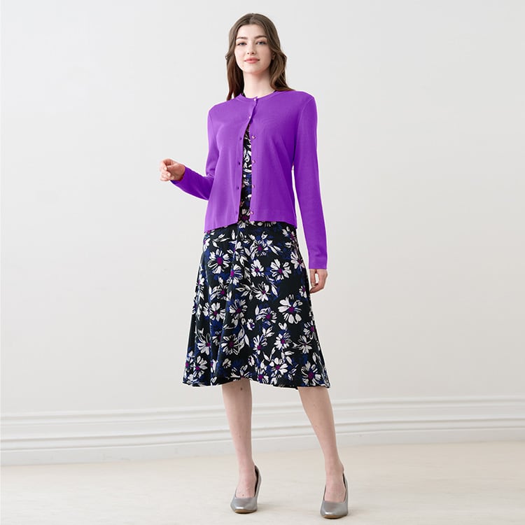 Style with a print dress of a similar color