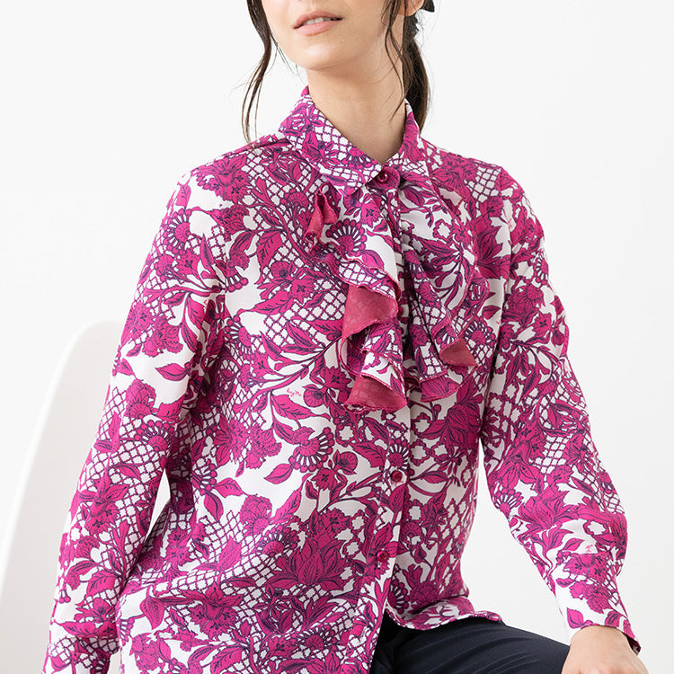 Add a touch of elegance to your suit style