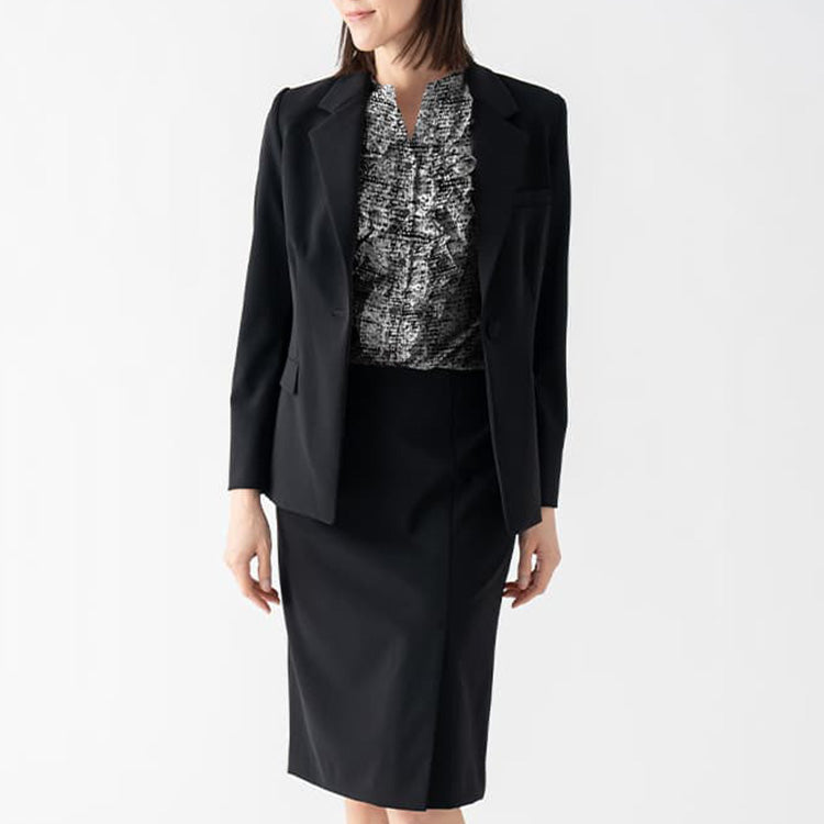 A GORGEOUS ADDITION TO ANY SUIT