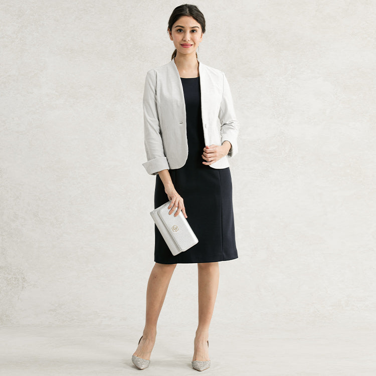 Add nuance to a minimalistic dress