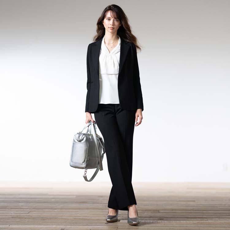 Set up with the jacket made of the same material