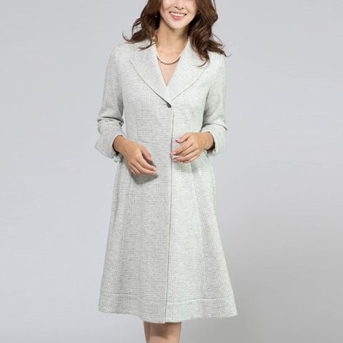 Elegant three-dimensional silhouette