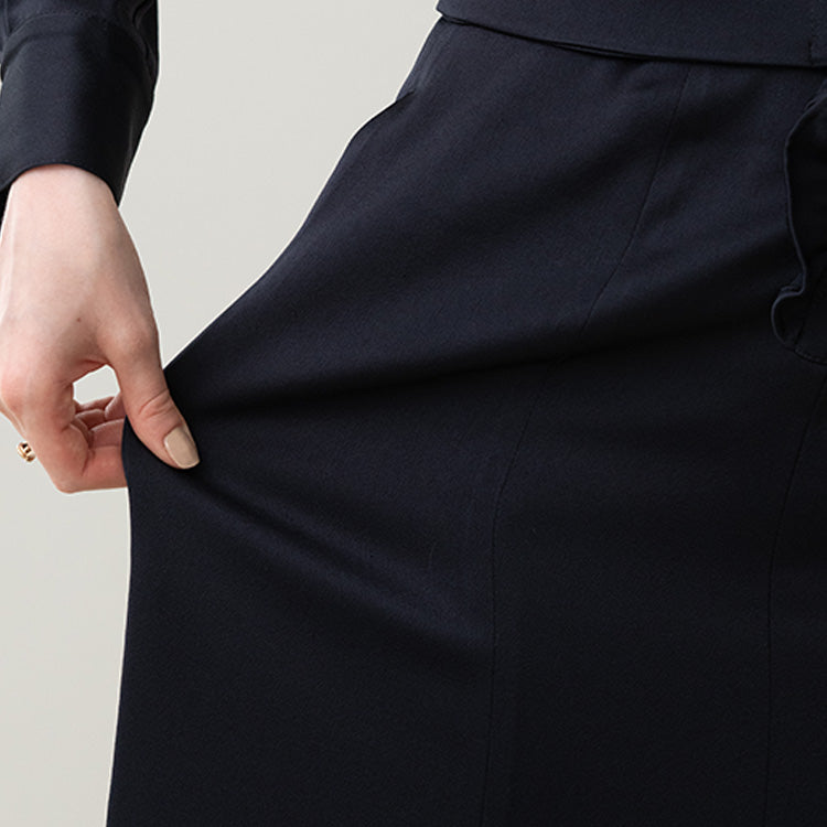 Glossy stretch satin that won't cause stiff shoulders