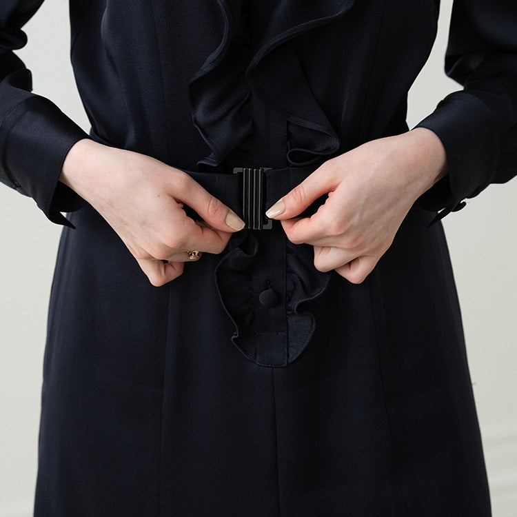 One-touch stretch belt so you don't have to worry about losing it