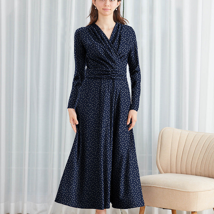 A charming, feminine cache-coeur