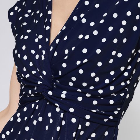 Balanced for a slimming effect