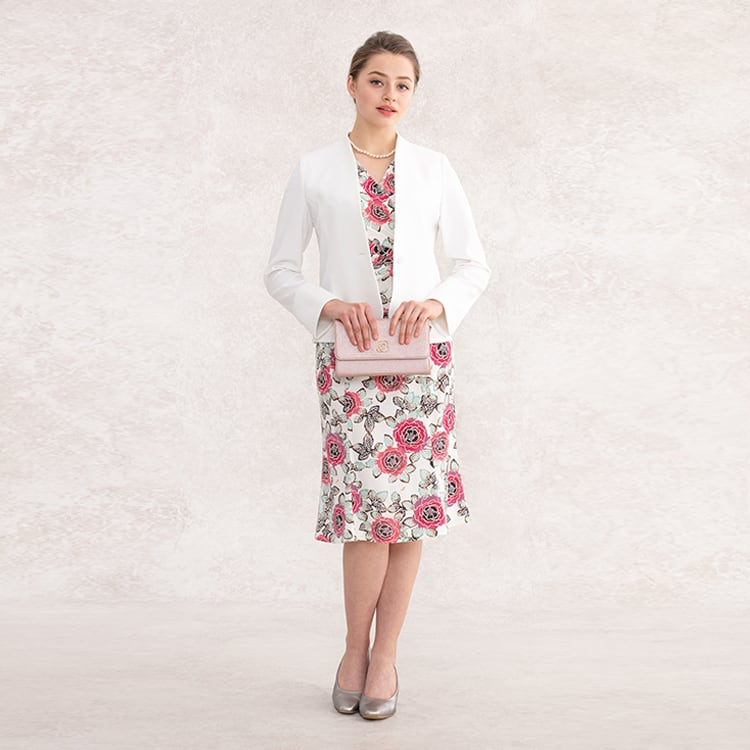 A white jacket is the perfect choice for a gorgeous look