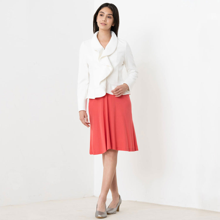 Add some glamour to your face with a ruffled jacket